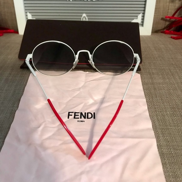 SOLD❌Fendi sunglasses - Picture 4 of 11